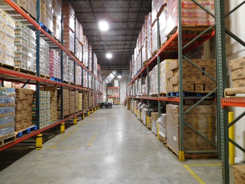 More Photos Of 2651 N Eastgate Ave, Springfield Distribution For Lease