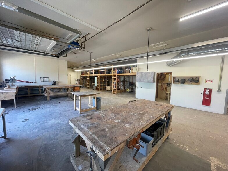 More Photos Of 12124 121A St NW, Edmonton Manufacturing For Sale