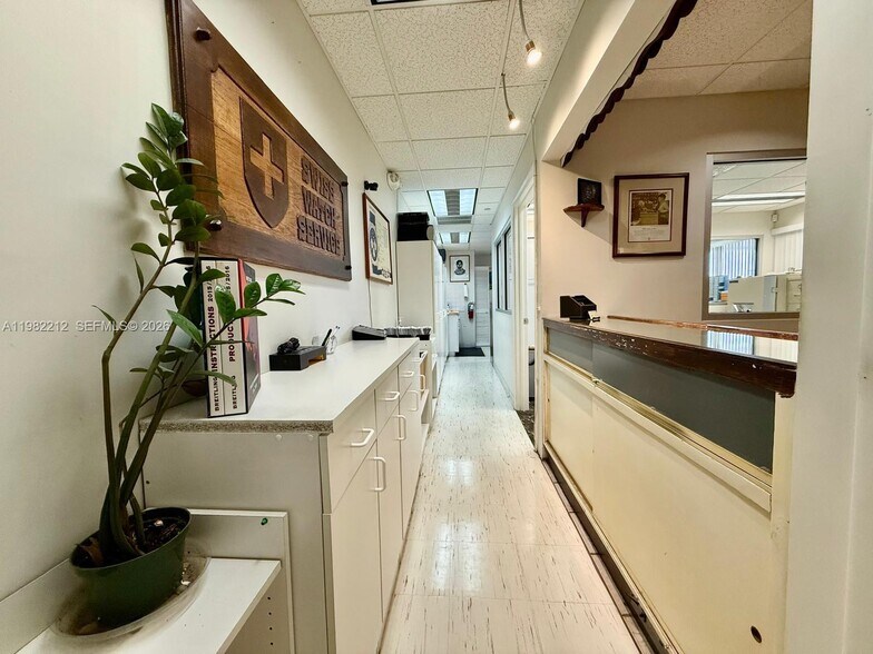 More Photos Of 111 KANE CONCOURSE St, Bay Harbor Islands Office For Sale