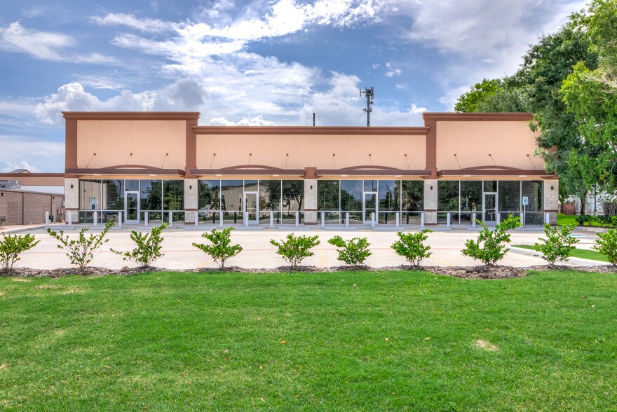 More Photos Of 18010 Kingsland Blvd, Houston General Retail For Sale