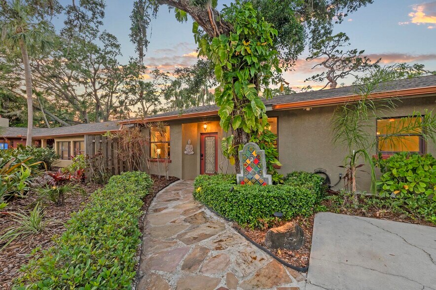 More Photos Of 941 Virginia Dr, Sarasota Specialty For Sale