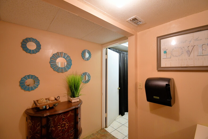 More Photos Of 128 E Orange Ave, Lake Wales General Retail For Sale