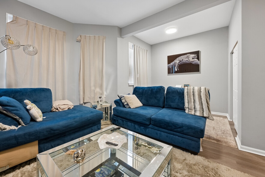 More Photos Of 4929 S. Vincennes Ave, Chicago Apartments For Sale