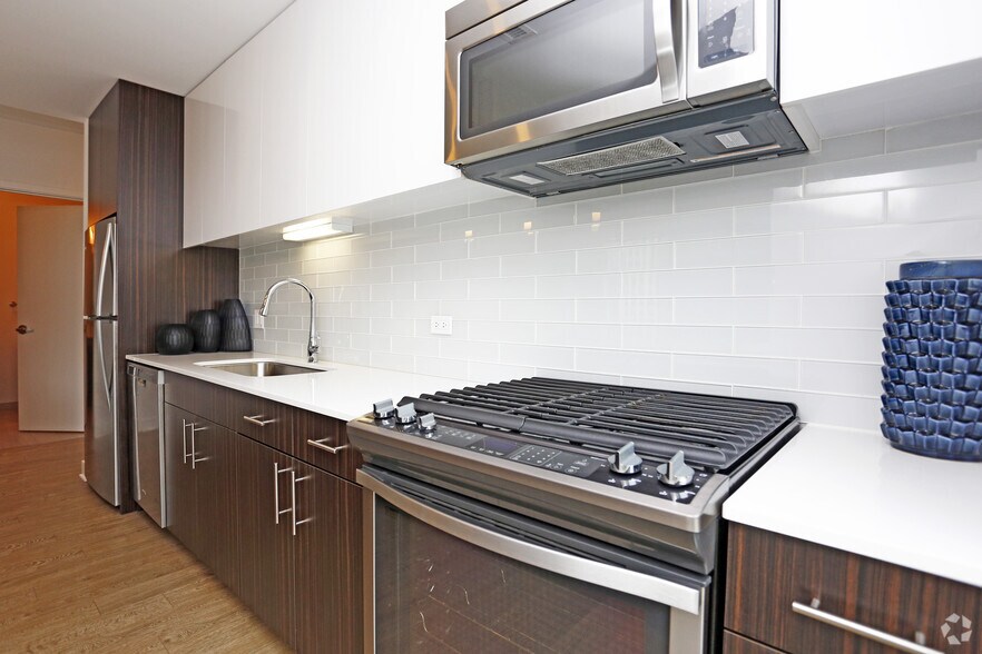 More Photos Of 201 N Garland Ct, Chicago Apartments For Lease