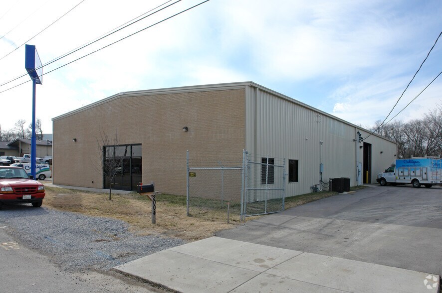 More Photos Of 2004 Pittway Dr, Nashville Warehouse For Lease