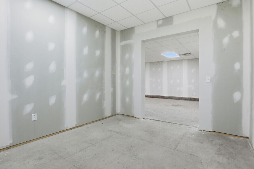 More Photos Of 211 W Ridge Rd, Rochester Storefront For Lease