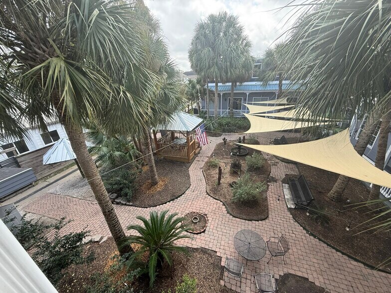 More Photos Of 605 Bradford Ave, Kemah General Retail For Lease