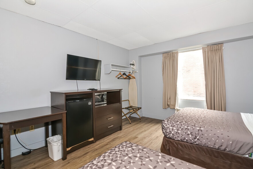 More Photos Of 1186 Worcester Rd, Framingham Hotel For Sale