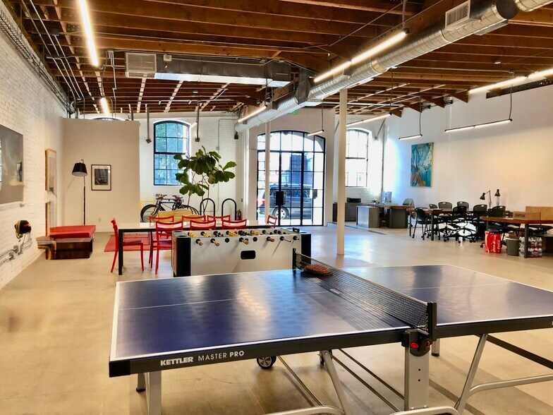More Photos Of 2143 Bay St, Los Angeles Office For Lease