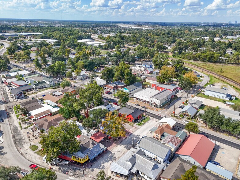 More Photos Of 26407 Preston Ave, Spring Storefront Retail Residential For Sale