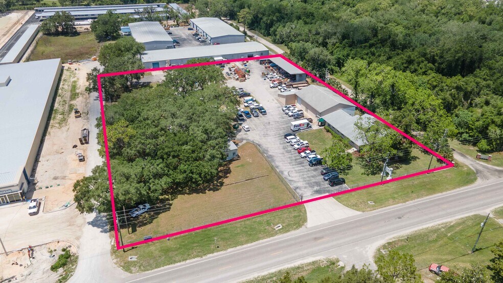 More Photos Of 3494 N US Highway 301, Wildwood Manufacturing For Lease