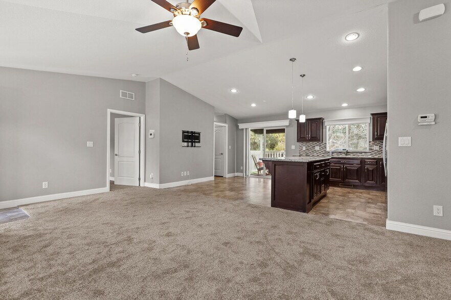 More Photos Of 2081 Victor Ave, Redding Office For Sale