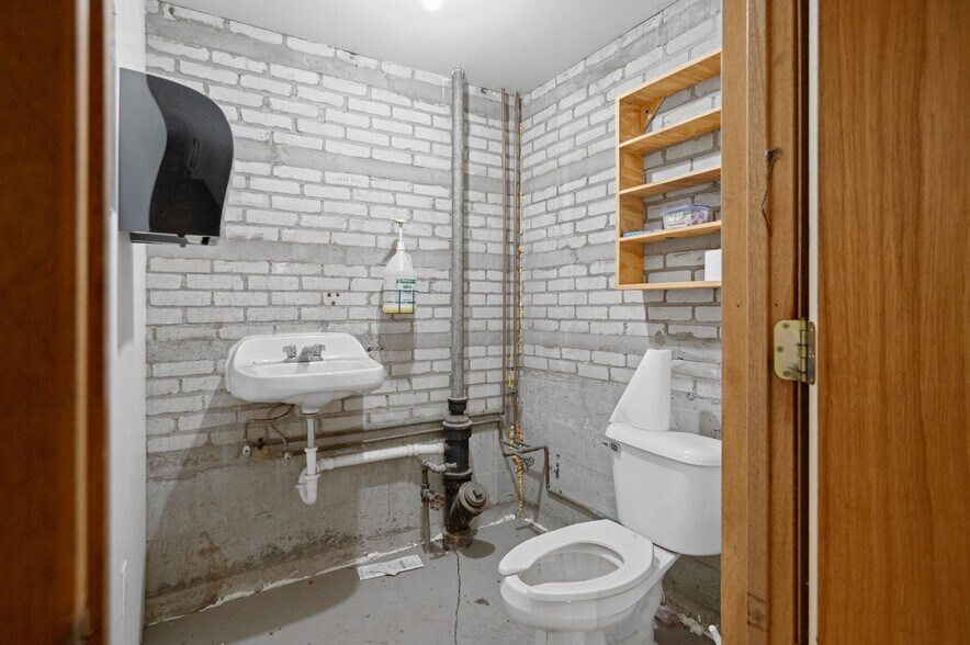 More Photos Of 350 N Center St, Brandon Industrial For Sale