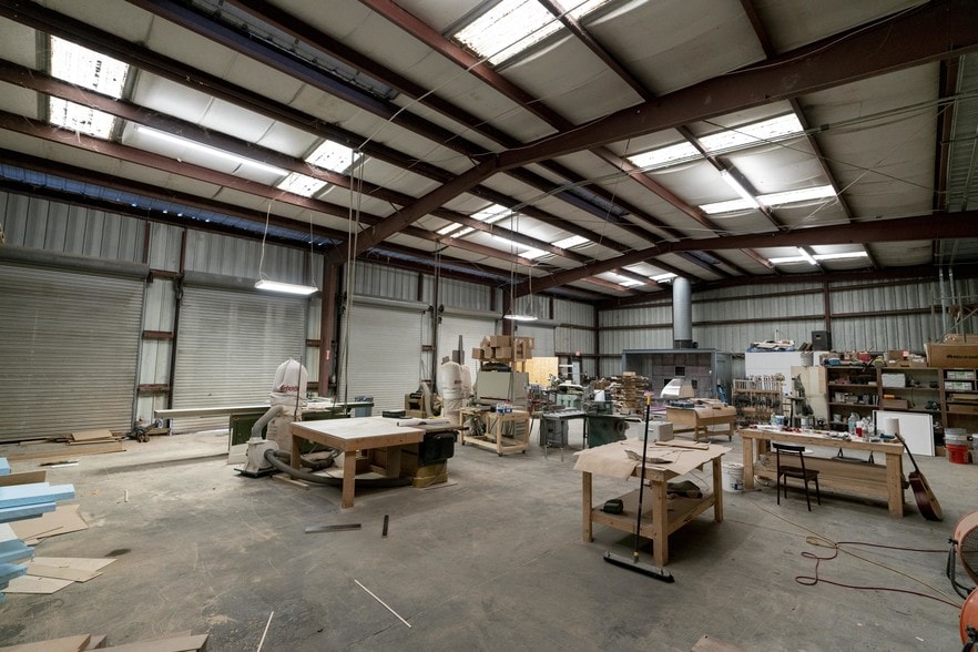 More Photos Of 2430 S Terminal Dr, Saint Petersburg Warehouse For Lease