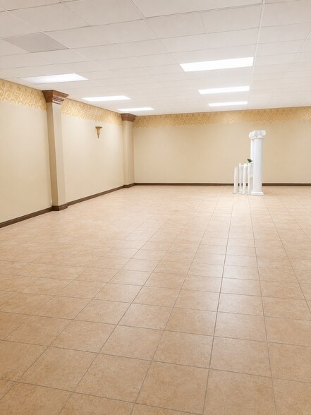 More Photos Of 5800 Airline Dr, Houston Flex For Lease