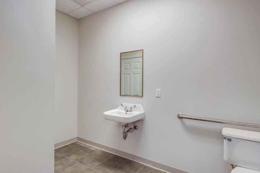 More Photos Of 21051 Coastal Pky, Gulfport Industrial For Sale