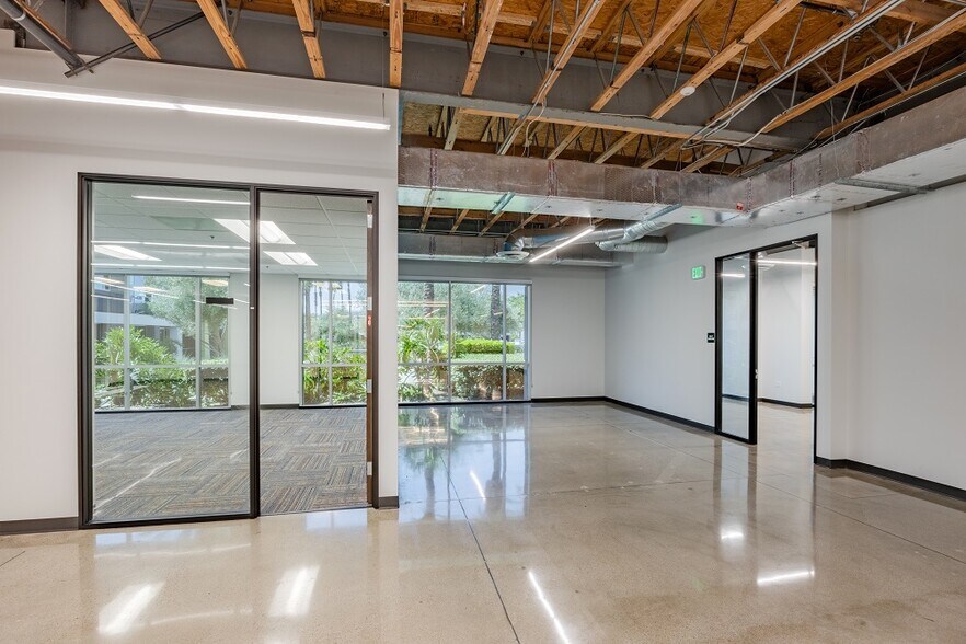 More Photos Of 25371 Commercentre Dr, Lake Forest Office For Sale