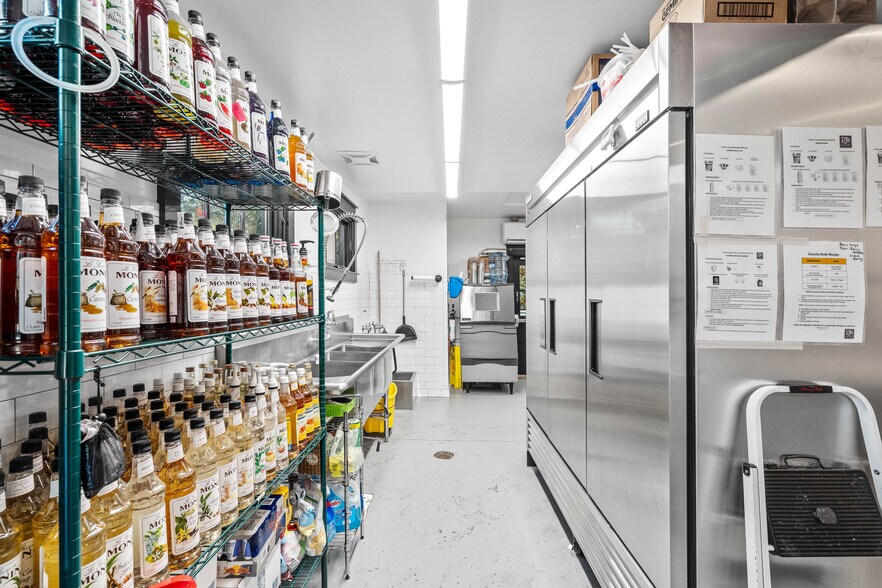 More Photos Of 8026 E Main St, Ridgeland General Retail For Sale