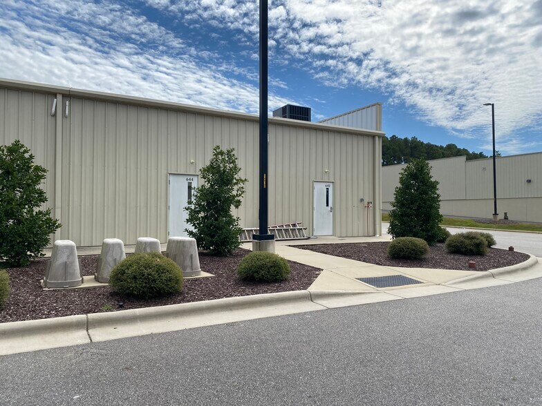 More Photos Of 640-668 Shell Dr, Spring Lake Storefront For Lease