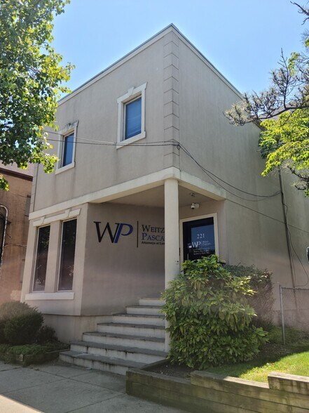 More Photos Of 221 Mineola Blvd, Mineola Office For Lease