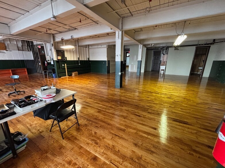 More Photos Of 92 Race St, Holyoke Bar For Lease