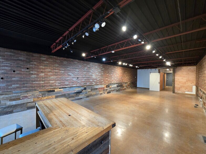 More Photos Of 2758 Coolidge Hwy, Berkley Storefront For Sale