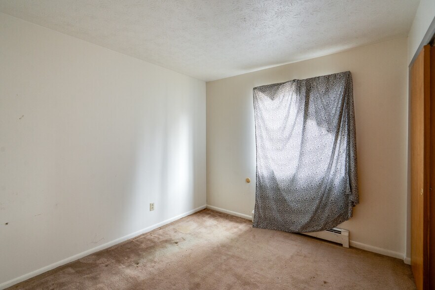 More Photos Of 2615 Ellet Ave, Akron Apartments For Sale