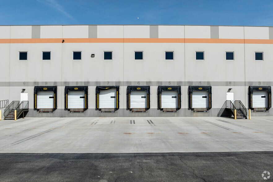 More Photos Of 350 N John Glenn Rd, Salt Lake City Distribution For Lease