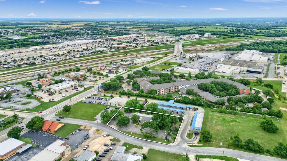 More Photos Of 815 Pecan Grove Rd E, Sherman Medical For Sale