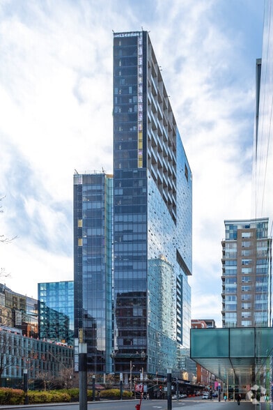 More Photos Of 385 Viger Avenue W Humaniti, Montréal Office For Lease