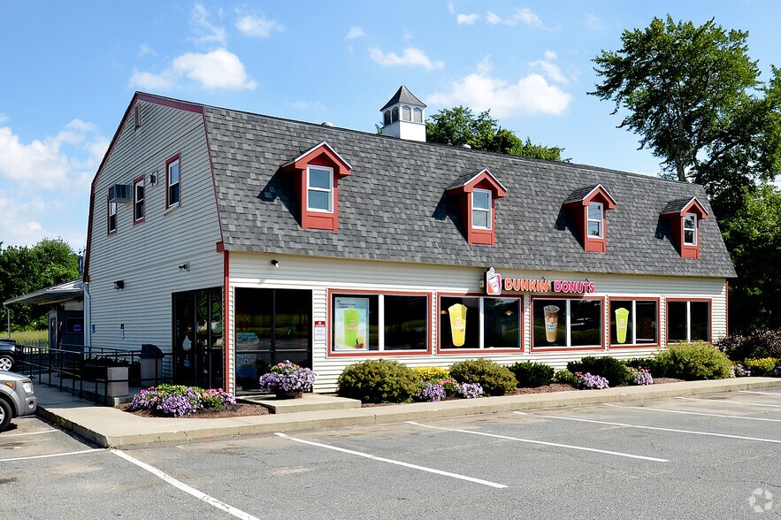 More Photos Of 37 State St, Belchertown Freestanding For Lease