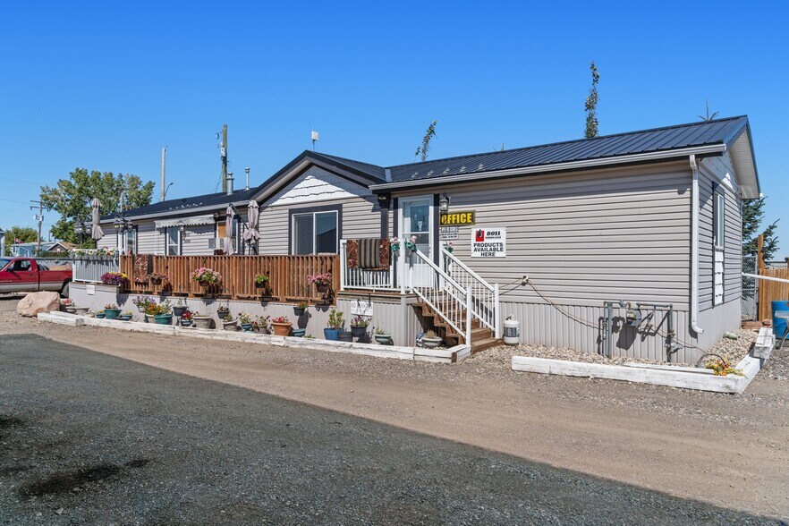 More Photos Of 81 Barstow St, Carseland Auto Repair For Sale