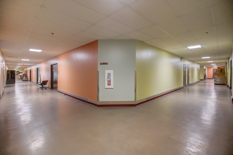 More Photos Of 931 E Main St, Madison Manufacturing For Lease