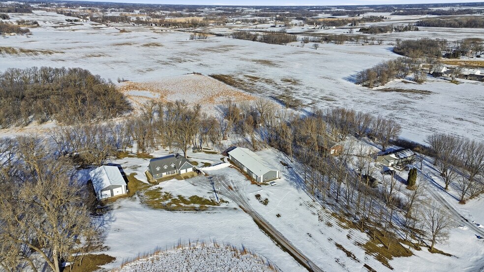 More Photos Of 15652 200th St, Hutchinson Flex For Lease