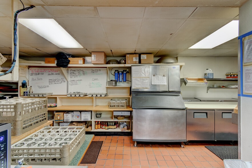 More Photos Of 1702 Park Hill Dr, Gainesville Restaurant For Sale