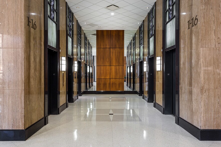 More Photos Of 500 W Jefferson St, Louisville Office For Lease