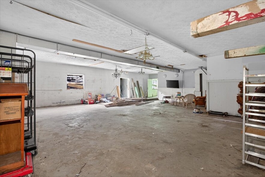 More Photos Of 79 Jones St, Jasper Warehouse For Sale