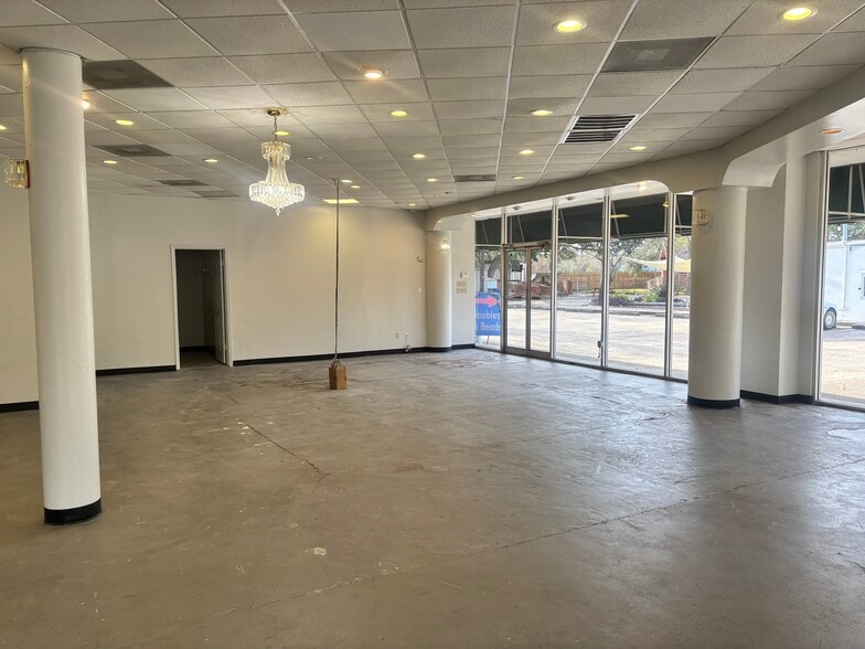 More Photos Of 603 E Main St, League City Freestanding For Lease