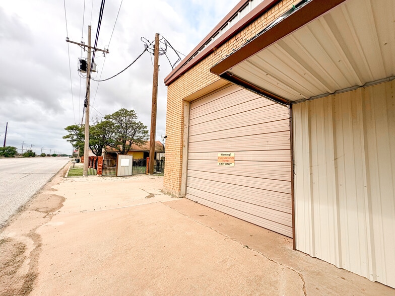 More Photos Of 2213 N Quaker Ave, Lubbock Self Storage For Sale