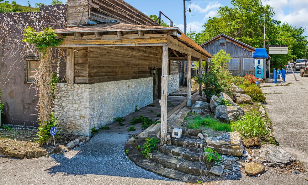 More Photos Of 4565 US-77 Hwy, Davis Specialty For Sale