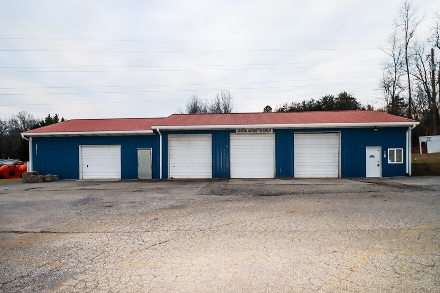 Primary Photo Of 2600 W Lynchburg Salem Tpke, Bedford Flex For Lease