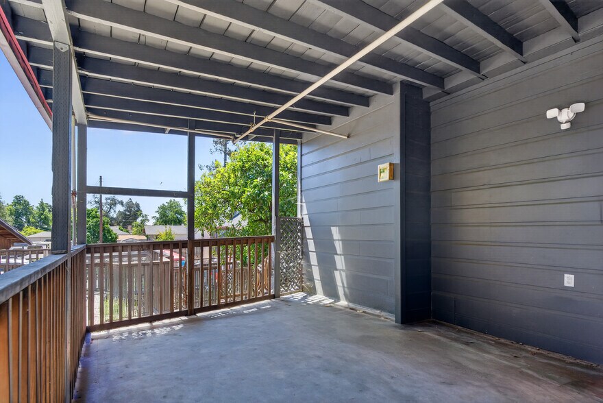 More Photos Of 530 N Cloverdale Blvd, Cloverdale Specialty For Sale
