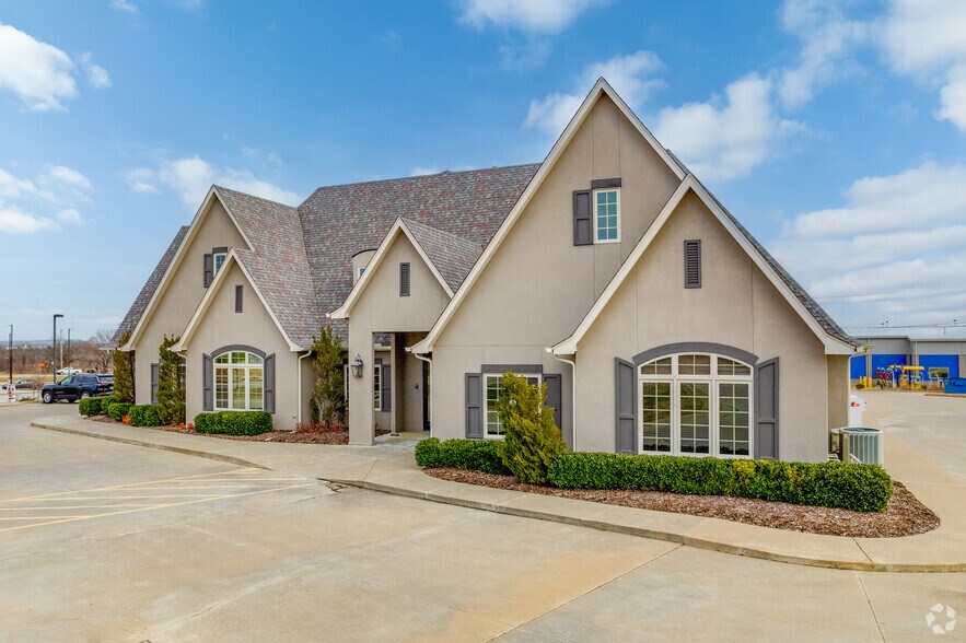 More Photos Of 12133 S Yukon Ave, Glenpool Office For Sale