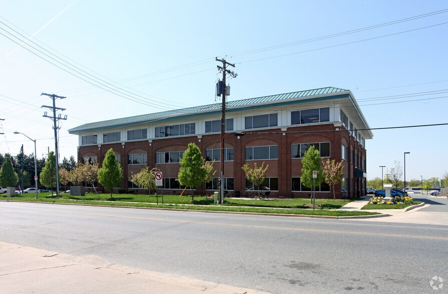 More Photos Of 15901 Frederick Rd, Rockville Office For Sale