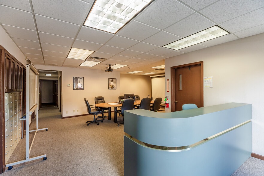 More Photos Of 9952 SE Oak St, Portland Warehouse For Sale