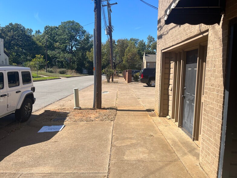 More Photos Of 103 W 6th St, Tyler Flex For Lease