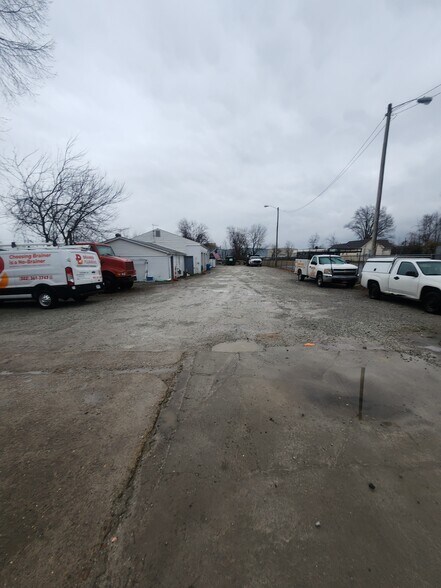 More Photos Of 217 Steedly Dr, Louisville Light Distribution For Sale