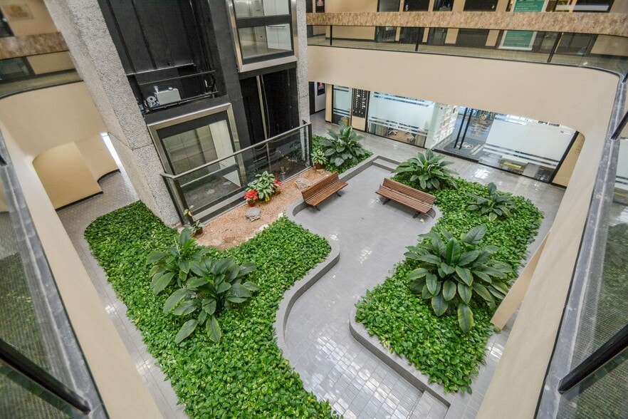 More Photos Of 6100 Corporate Dr, Houston Office For Sale