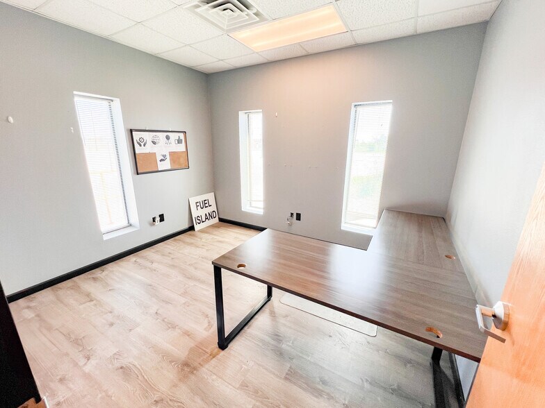 More Photos Of 3201 W Murphy St, Odessa Warehouse For Sale