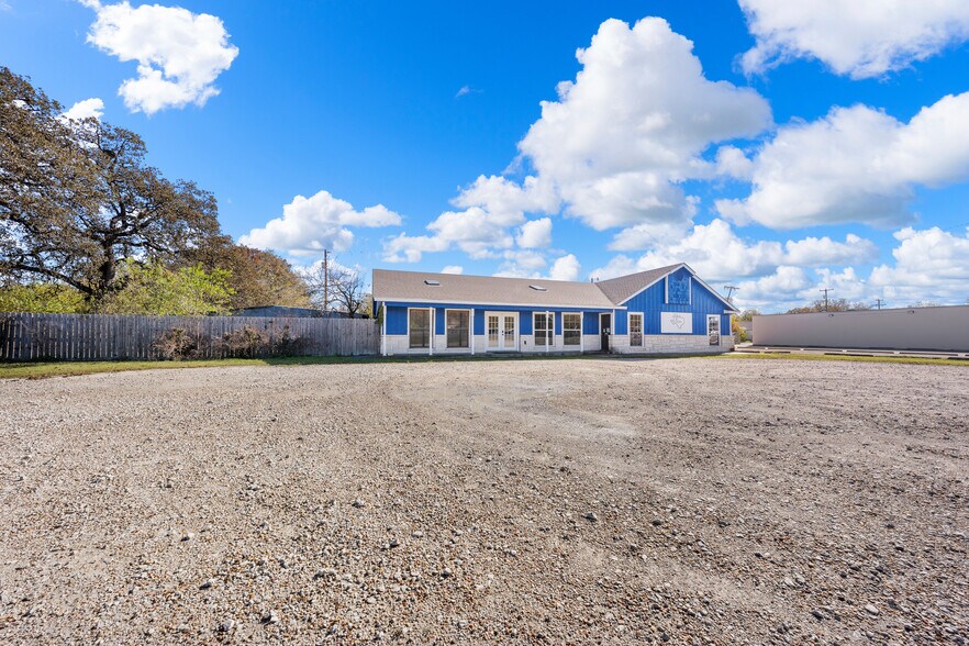 More Photos Of 3715 Bellmead Dr, Bellmead Office For Sale